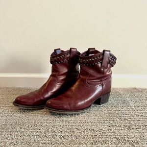 RARE Frye Diana Vintage Distressed Leather Stud Pull-On Cowgirl Ankle Boot